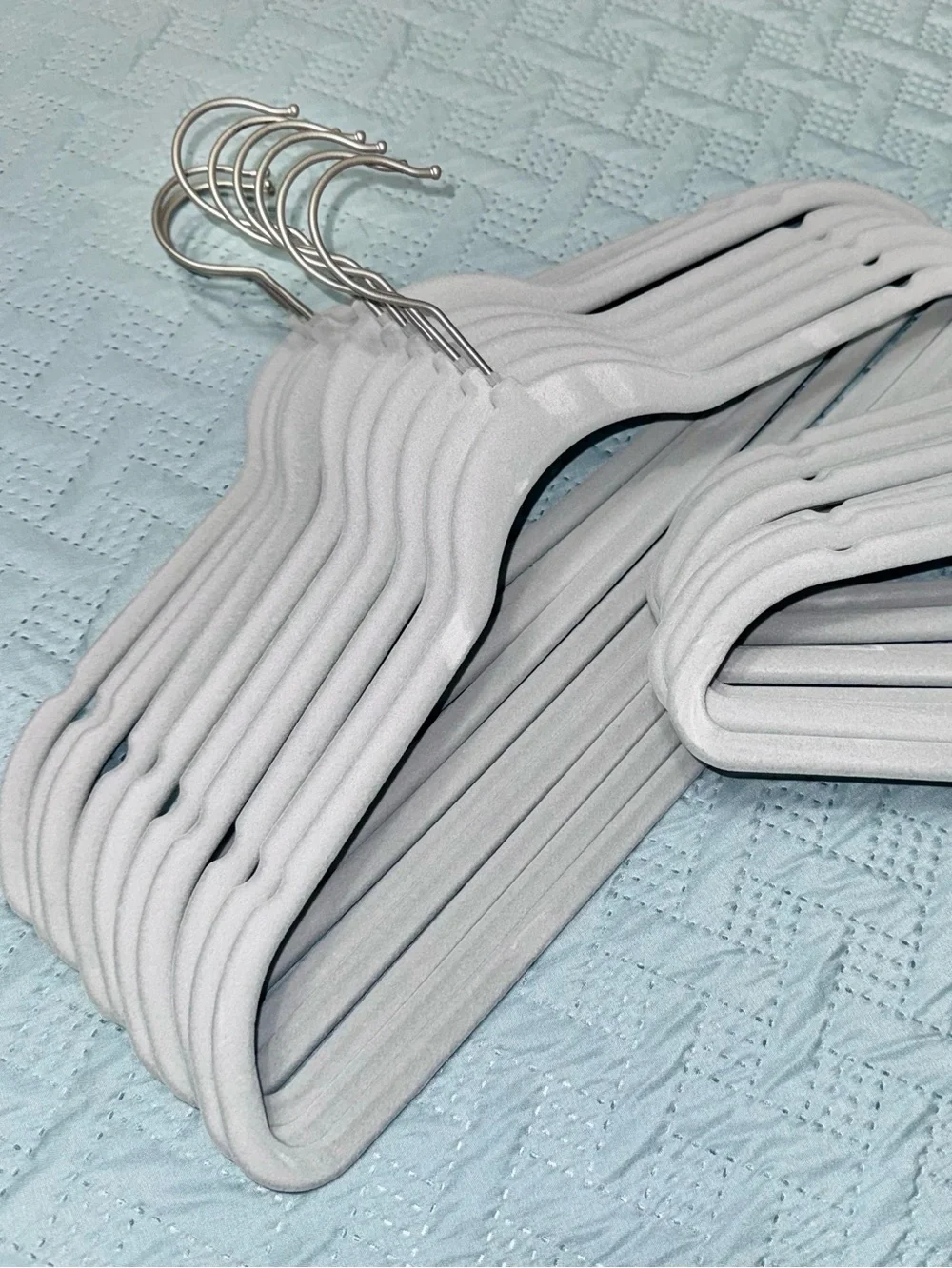 Gray Velvet Clothes Hangers 20 Count with Swivel Hook NWT